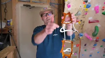 Petzl Leopard Flexlock — крепление к башмаку подхода.